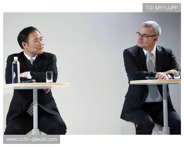 吉利董事长李书福现身中国大奖赛围场,参观多支车队车库