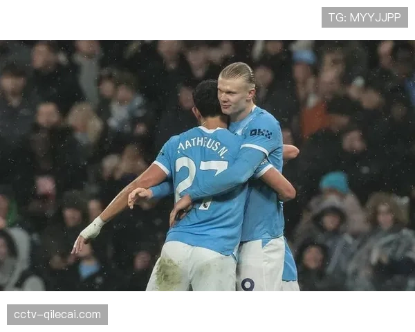 特写瞬间:德布劳内精准长传打穿越位线,哈兰德单刀破门后指天庆祝